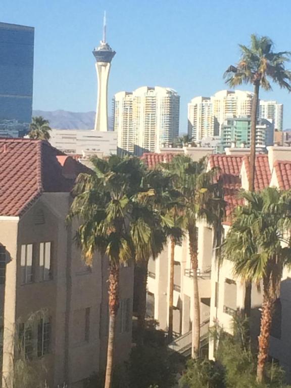 Apartment E Flamingo Rd